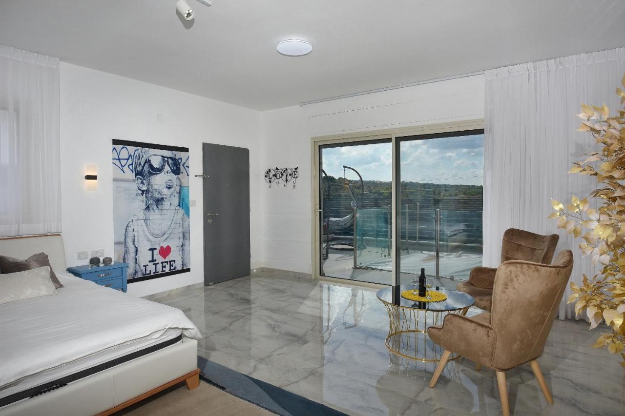 הסויטות של פולי Apartment Manot Bagian luar foto