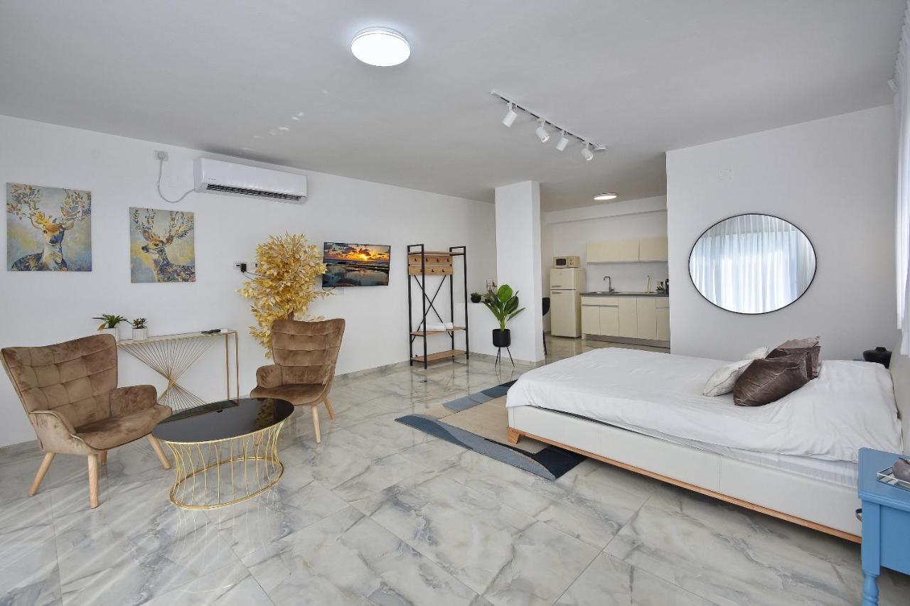 הסויטות של פולי Apartment Manot Bagian luar foto