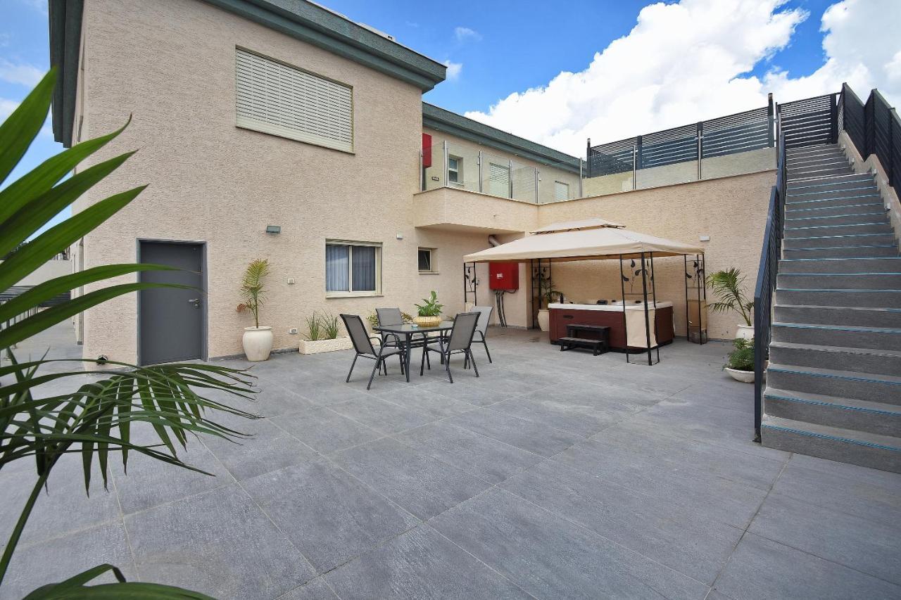 הסויטות של פולי Apartment Manot Bagian luar foto