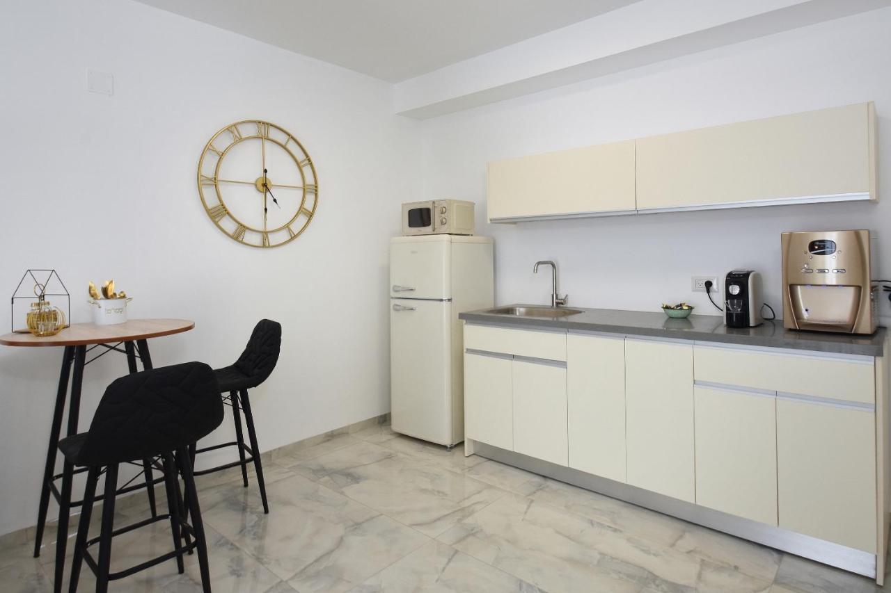 הסויטות של פולי Apartment Manot Bagian luar foto